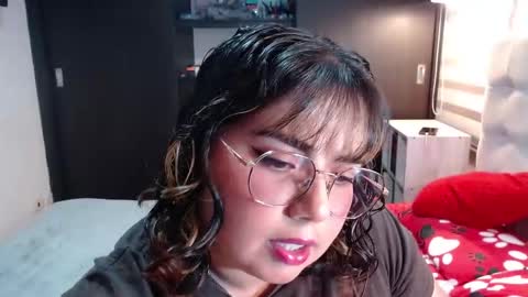 hii i am yini online show from March 14, 11:21 pm
