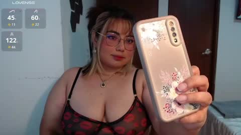 hii i am yini online show from May 30, 3:25 am