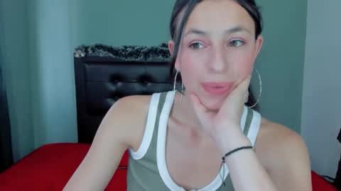 Snapshot of yiskasmith chatting on December 16, 8:03 pm yisle online show from December 16, 8:03 pm