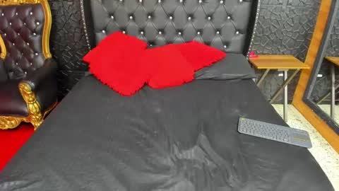 yiyisandoval online show from October 7, 2:14 pm