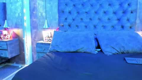 yiyisandoval online show from November 20, 7:57 pm