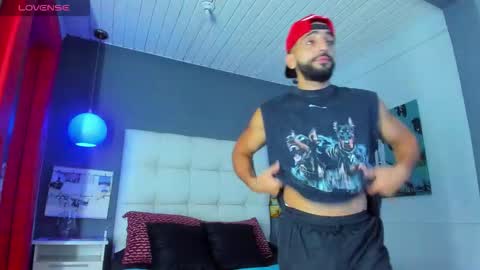 Yiyo online show from November 5, 9:04 pm