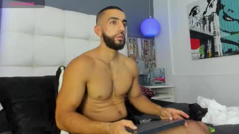 Yiyo online show from November 9, 8:12 am