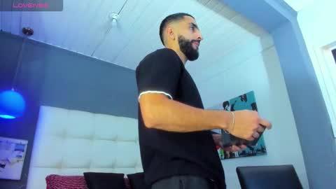 Yiyo online show from December 18, 4:29 am