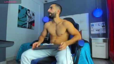 Yiyo online show from March 30, 8:54 pm