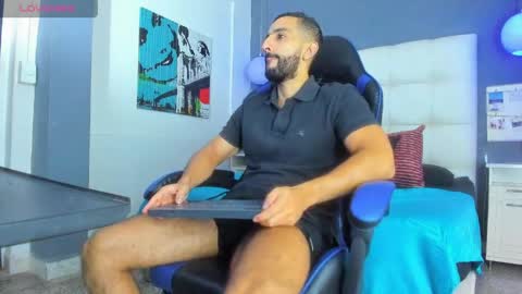 Yiyo online show from March 31, 9:15 pm