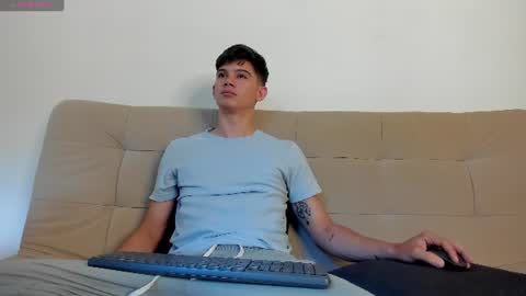 Snapshot of yizus_bonz chatting on July 5, 6:59 pm yizus_bonz online show from July 5, 6:59 pm