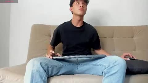 Snapshot of yizus_bonz chatting on July 20, 10:34 pm yizus_bonz online show from July 20, 10:34 pm