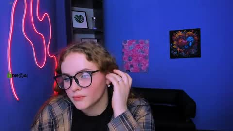 Ylia online show from April 3, 11:19 am