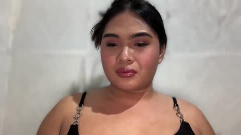 Snapshot of yllanahard chatting on December 17, 12:11 pm yllana love online show from December 17, 12:11 pm