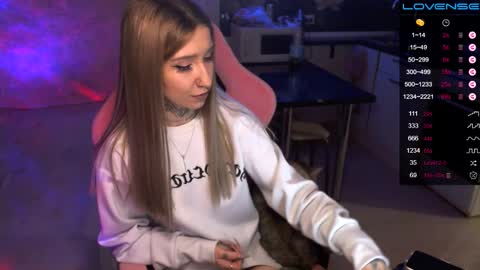     online show from December 6, 9:13 pm