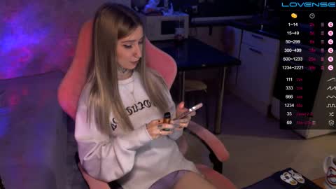     online show from December 7, 9:33 pm