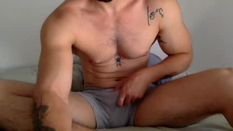 yngspaniard online show from June 18, 3:49 pm