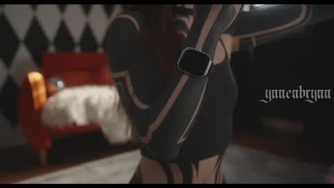 ynnenbrynn online show from February 19, 6:42 am