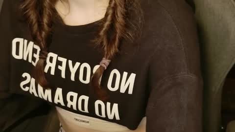 yoka_paradoxxx online show from December 3, 5:48 am