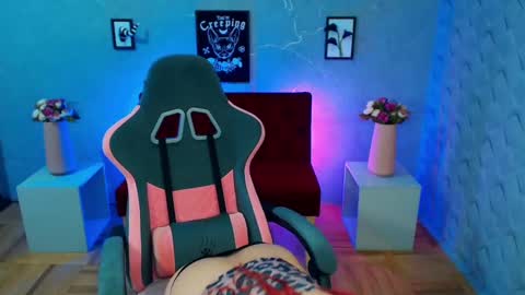 Snapshot of yolandyfoun chatting on January 22, 11:01 am Yolandi-Foun online show from January 22, 11:01 am