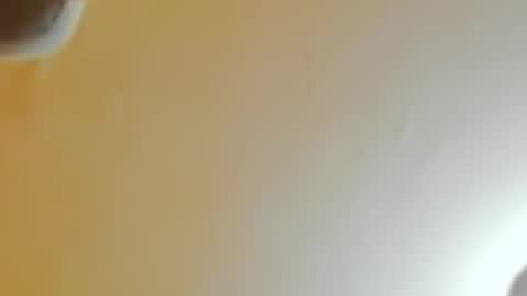 yonnsol_avril online show from April 4, 7:44 pm