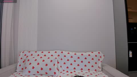 Snapshot of yoon_shin chatting on November 15, 4:43 am yoon_shin online show from November 15, 4:43 am