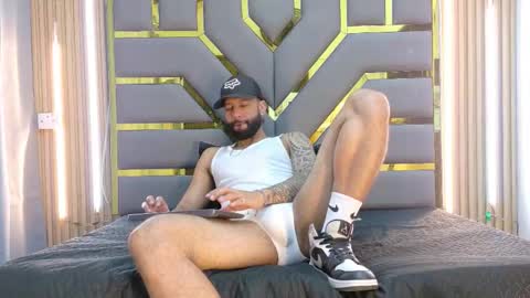 Snapshot of yorbymaxx1 chatting on January 13, 11:48 am YORBY MAX online show from January 13, 11:48 am