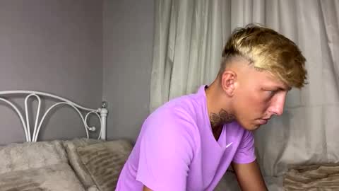 Snapshot of yorkshirelad208 chatting on November 4, 1:21 pm Harrison online show from November 4, 1:21 pm