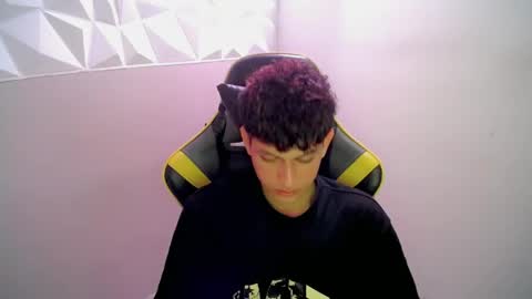 Snapshot of yosepp_cum chatting on April 20, 7:00 am YOSEP online show from April 20, 7:00 am