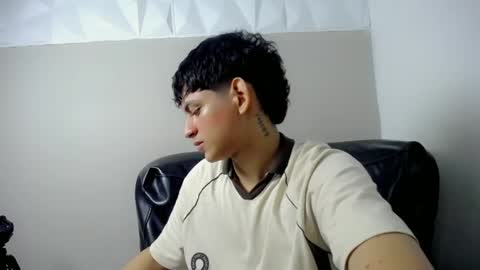 Snapshot of yosepp_cum chatting on May 2, 3:22 am YOSEP online show from May 2, 3:22 am