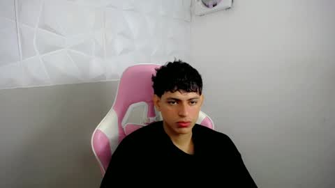 Snapshot of yosepp_cum chatting on May 8, 3:23 am YOSEP online show from May 8, 3:23 am