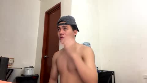 Cyrus online show from April 22, 6:53 pm