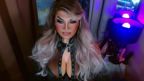 QUEEN MADISON  online show from June 5, 8:20 am