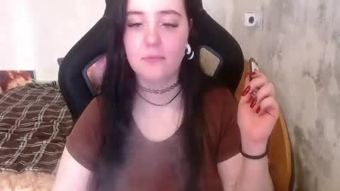 your_8a8y online show from June 22, 3:25 am