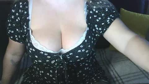 Snapshot of your__maria chatting on December 15, 1:32 am Maria Love online show from December 15, 1:32 am