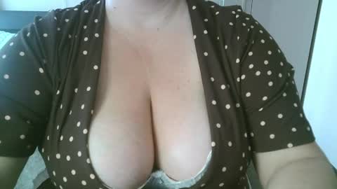Snapshot of your__maria chatting on June 8, 7:31 am Maria Love online show from June 8, 7:31 am