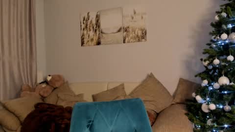 Camilla online show from February 10, 6:35 pm