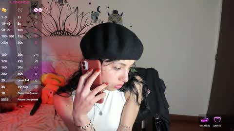 mia3 online show from November 19, 8:20 pm