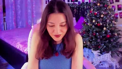 Roxanne online show from December 3, 3:10 pm