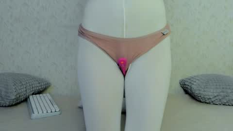 Snapshot of your_caramelka chatting on December 9, 8:00 am Lily online show from December 9, 8:00 am