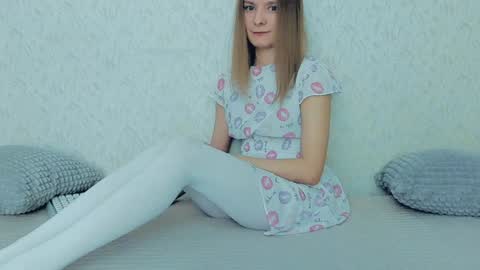 Snapshot of your_caramelka chatting on January 11, 4:48 am Lily online show from January 11, 4:48 am