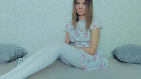 Snapshot of your_caramelka chatting on January 11, 11:12 am Lily online show from January 11, 11:12 am