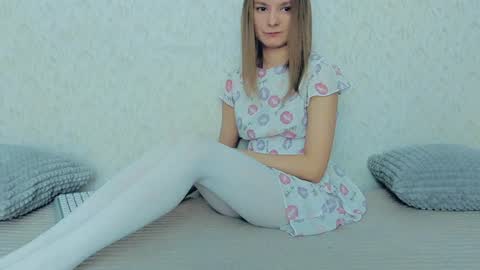 Snapshot of your_caramelka chatting on January 19, 11:23 am Lily online show from January 19, 11:23 am