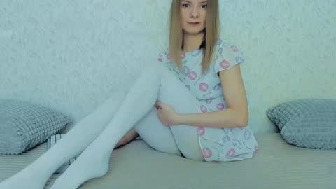 Snapshot of your_caramelka chatting on January 20, 9:46 am Lily online show from January 20, 9:46 am