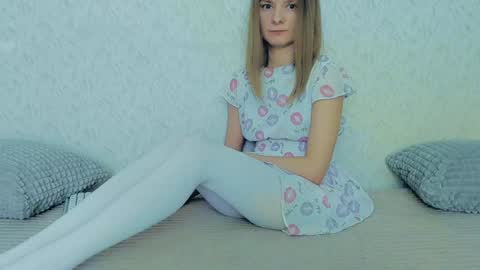 Snapshot of your_caramelka chatting on January 20, 12:49 pm Lily online show from January 20, 12:49 pm