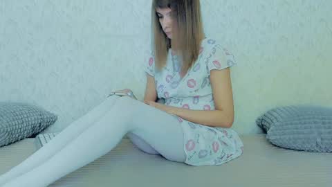 Snapshot of your_caramelka chatting on January 25, 11:23 am Lily online show from January 25, 11:23 am