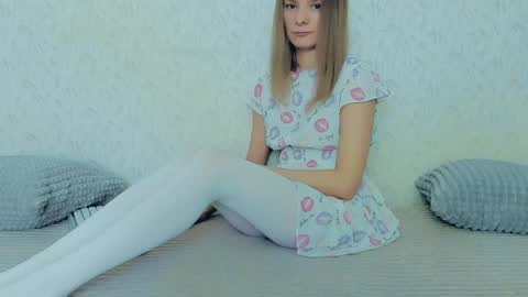 Snapshot of your_caramelka chatting on January 26, 11:28 am Lily online show from January 26, 11:28 am