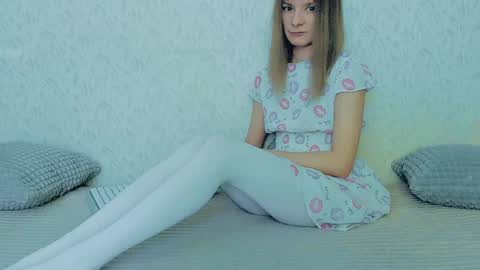 Snapshot of your_caramelka chatting on February 5, 5:52 am Lily online show from February 5, 5:52 am