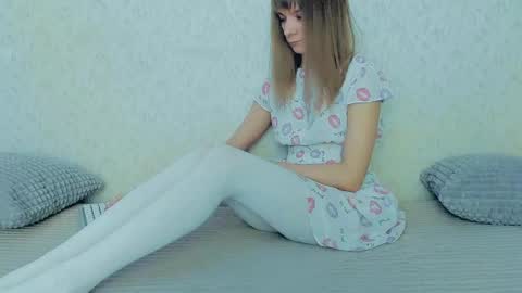 Snapshot of your_caramelka chatting on February 20, 6:06 am Lily online show from February 20, 6:06 am