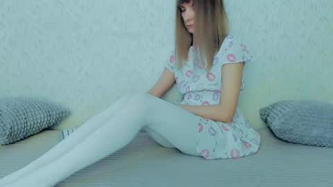 Snapshot of your_caramelka chatting on February 24, 5:22 am Lily online show from February 24, 5:22 am