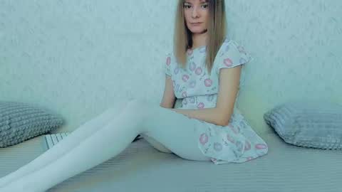 Snapshot of your_caramelka chatting on February 26, 4:47 am Lily online show from February 26, 4:47 am