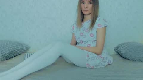 Snapshot of your_caramelka chatting on February 27, 5:02 am Lily online show from February 27, 5:02 am