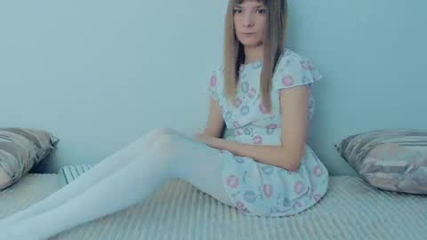 Snapshot of your_caramelka chatting on September 11, 10:37 am Lily online show from September 11, 10:37 am