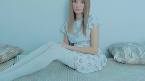 Snapshot of your_caramelka chatting on October 5, 4:33 am Lily online show from October 5, 4:33 am